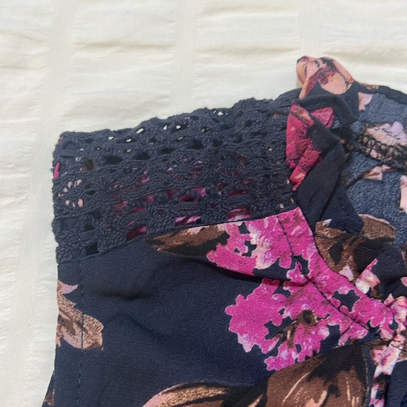 Bobeau Women's Sleeveless Floral Blouse - NWOT - Large - Picture 6 of 7